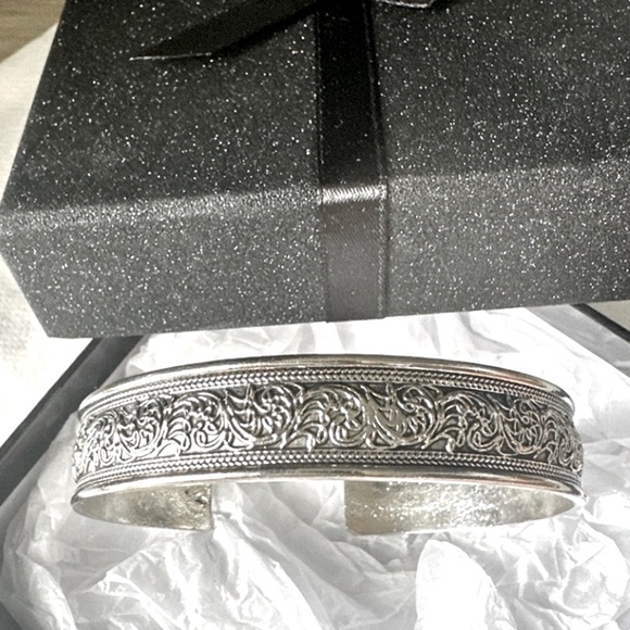 Sterling Silver .925 Detailed Bracelet - Picture 2 of 11